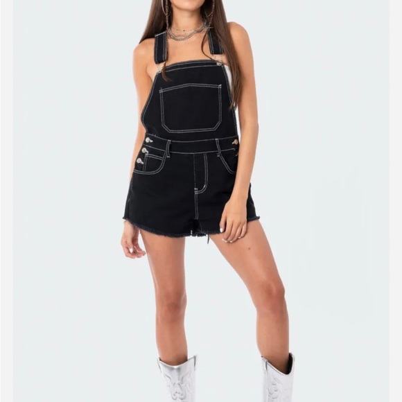 Never worn, Edikted, Denim romper
Perfect for a game day! - Picture 2 of 4